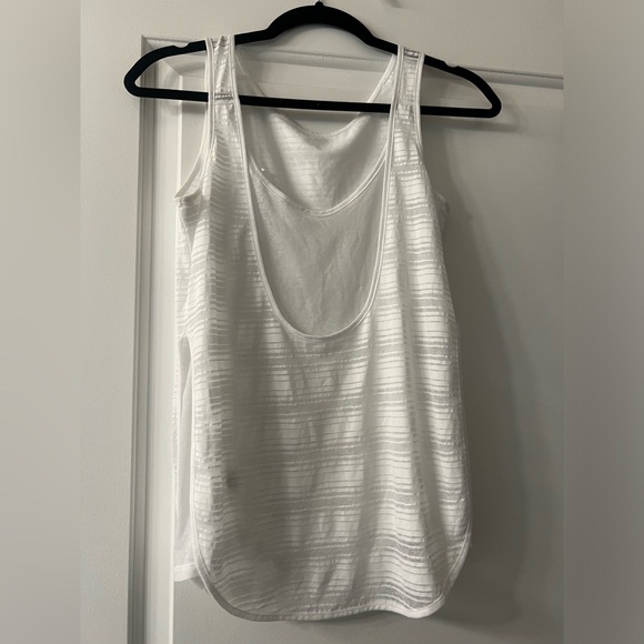 3/$10 🏷️ Athleta Workout Tank - Picture 2 of 8